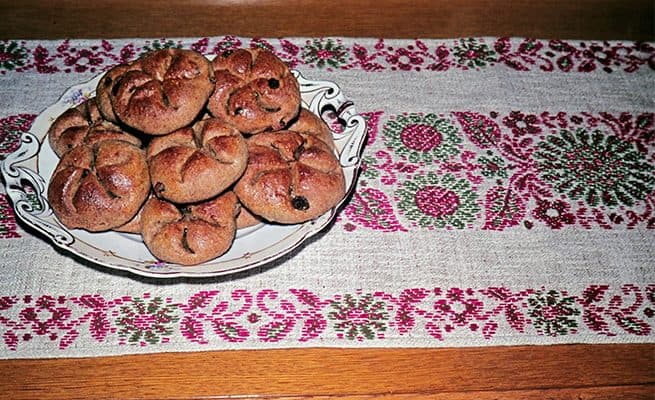 Frisches Vollwertbrot aus eigener Herstellung